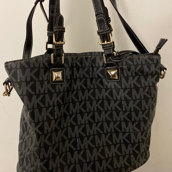 Micheal Kors Tote Bag - Picture 2 of 5